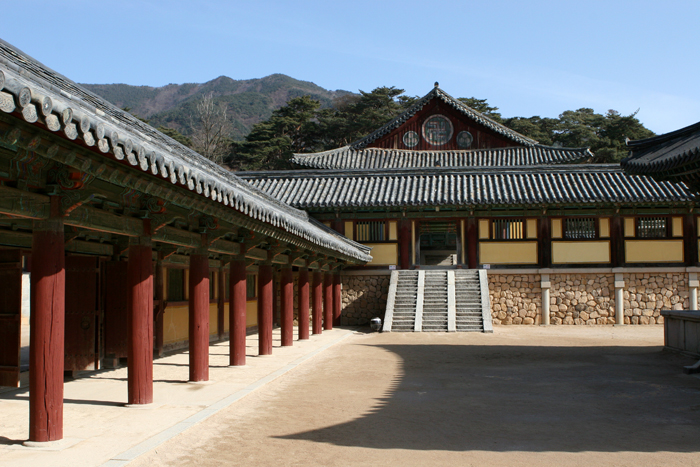 bulguksa west courtyard