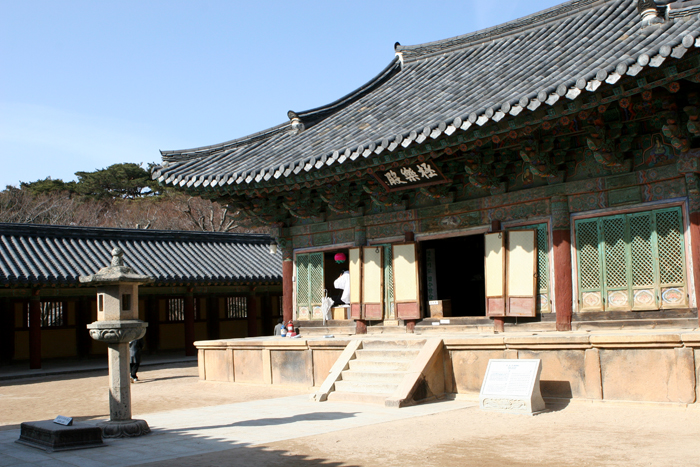 Pulguksa temple door